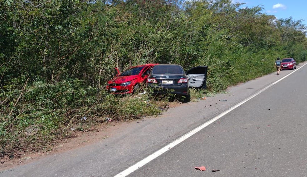 Colisão entre carros deixa cinco feridos na BR-343, Norte do Piauí — Foto: Divulgação /PRF