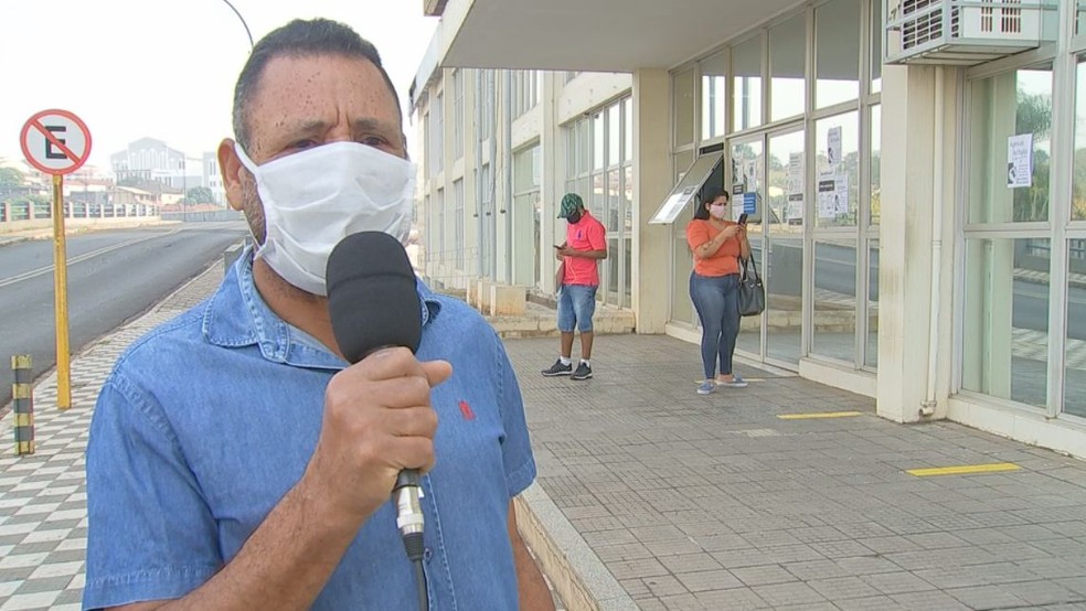 Alisson também tinha perícia agendada e encontrou a agência do INSS fechada em Bauru — Foto: TV TEM/Reprodução 