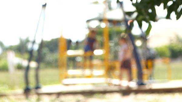 Menino autista alega ter sido ameaçado por pais de outras crianças enquanto brincava em praça de Taquaritinga, SP — Foto: Valdinei Malaguti/EPTV