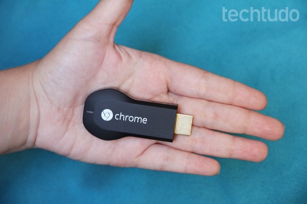 O primeiro Chromecast foi lançado em 2013, prometendo substituir as set-top boxes — Foto: Anna Kellen Bull/TechTudo