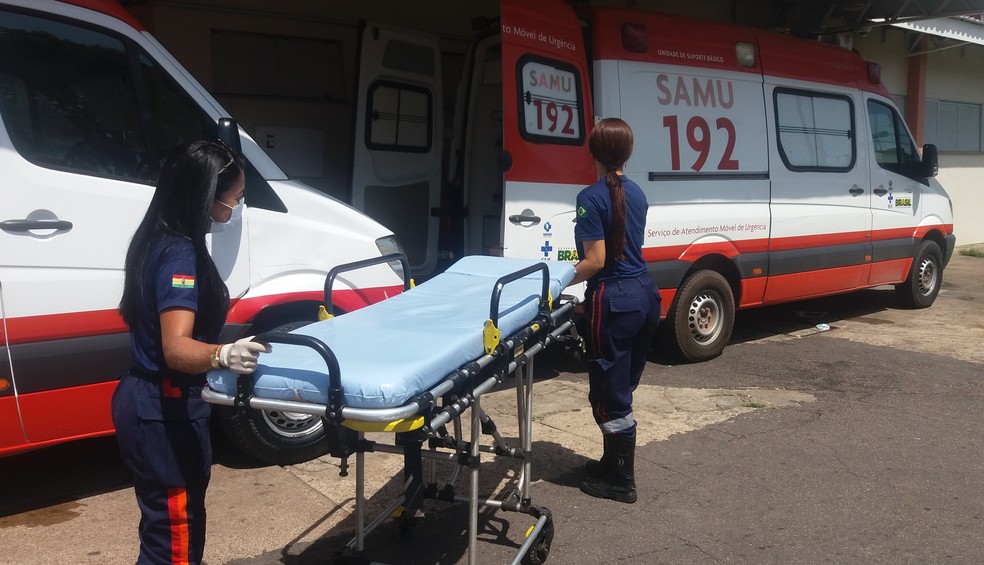 A maioria das macas estÃ¡ retida nos hospitais da cidade. (Foto: John Pacheco/G1)