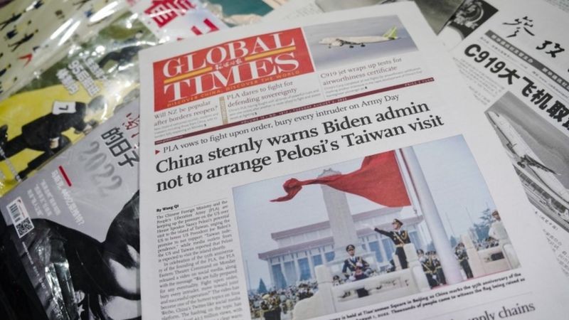 O jornal estatal Global Times deu destaque na sua capa à resposta da China sobre a visita de Pelosi a Taiwan (Foto: EPA via BBC News)