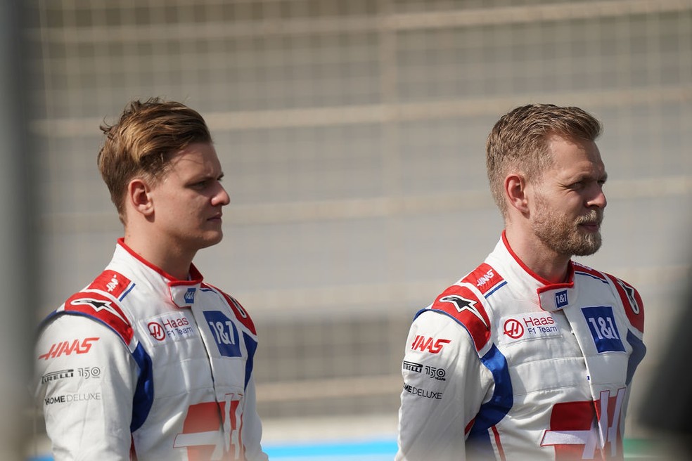 Mick Schumacher e Kevin Magnussen, dupla da Haas na F1 2021 — Foto: Hasan Bratic/DeFodi Images via Getty Images