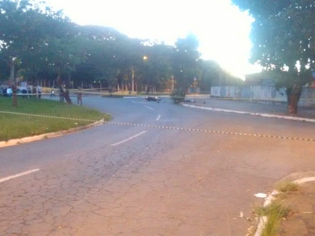 Carlos Daniel dos Santos morreu após bater moto em árvore, em Goiânia, Goiás (Foto: Divulgação/Polícia Civil)