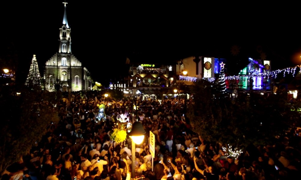 Festa de réveillon em Gramado aconteceu em meio ao Natal Luz (Foto: Cleiton Thiele/Divulgação)