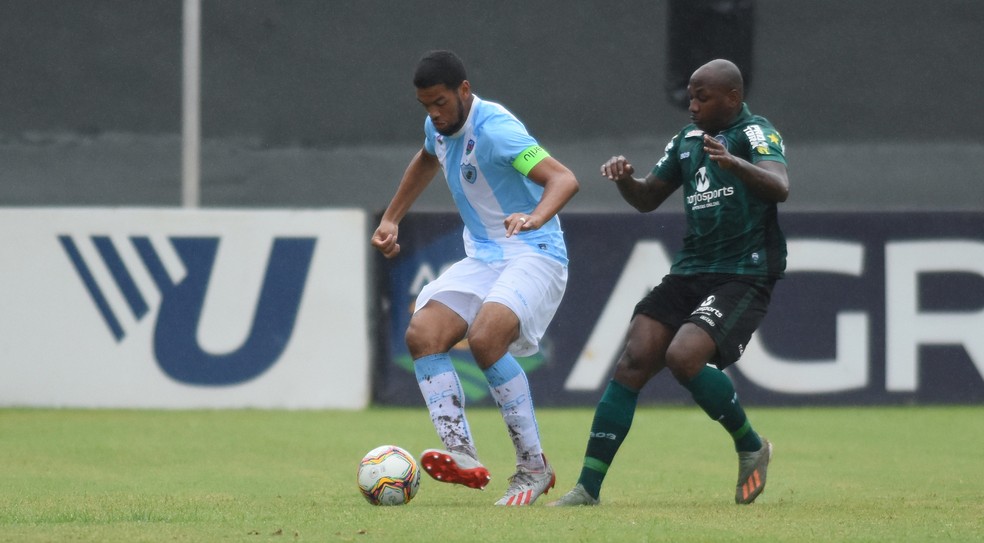 Sassá fez seu primeiro gol com o Coritiba,na vitória de 3 a 2 sobre o Londrina — Foto: Gustavo Oliveira/Londrina Esporte Clube
