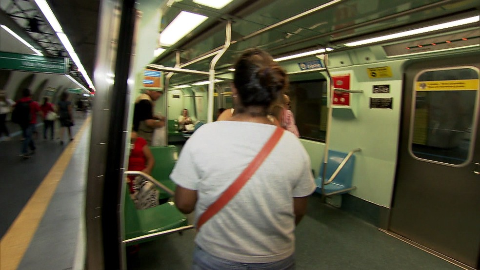 Trem da linha 2-Verde do MetrÃ´ de SÃ£o Paulo â€” Foto: TV Globo/ReproduÃ§Ã£o
