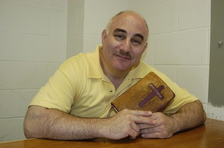 Berkowitz se voltou ao cristianismo e tem até um website em que se nomeia como “filho da esperança” (Foto: Reprodução ariseandshine.org)