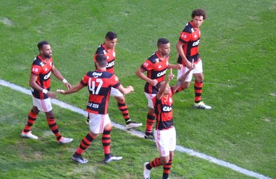 Em seu 50º jogo, Alan Patrick se salva e mantém rotina de golaços no Fla