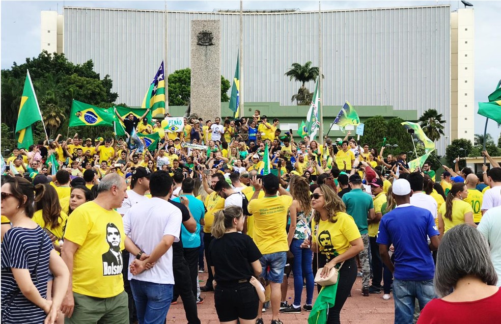 Ato a favor de Jair Bolsonaro na Praça Cívica, em Goiânia (GO). — Foto: John William/TV Anhanguera