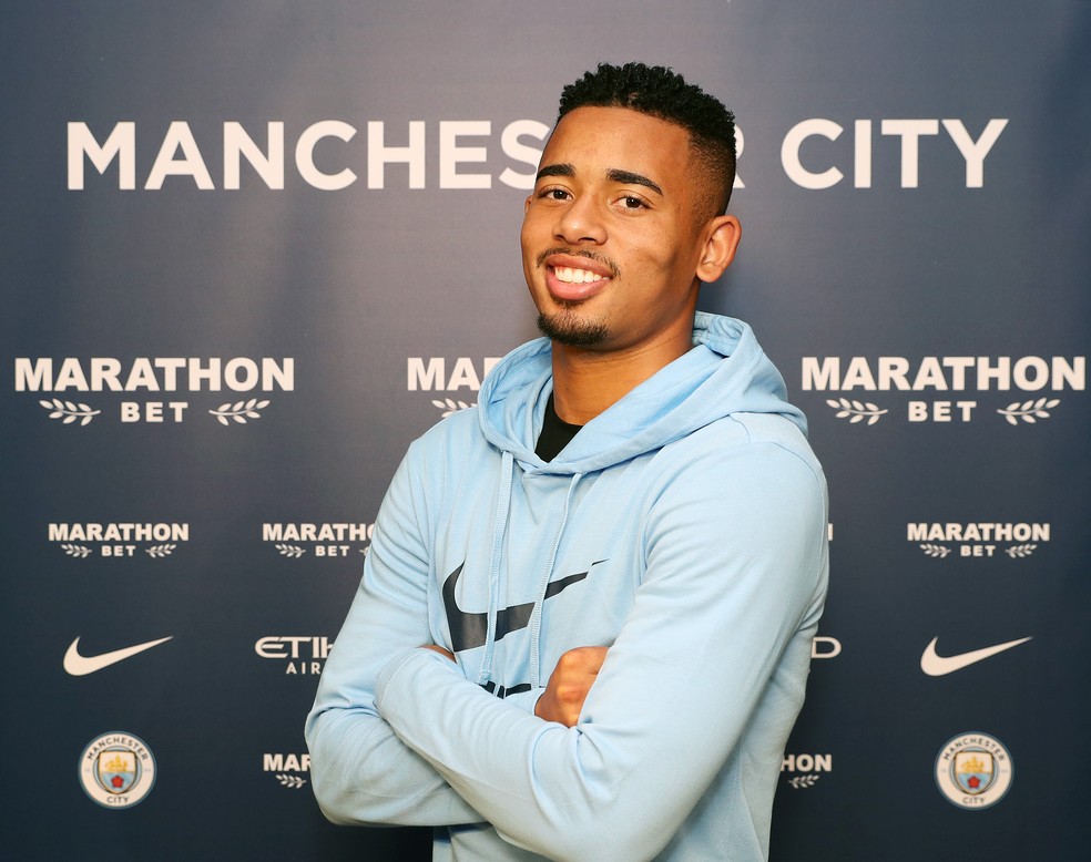 Gabriel Jesus na renovaÃ§Ã£o de contrato com o Manchester City (Foto: DivulgaÃ§Ã£o)