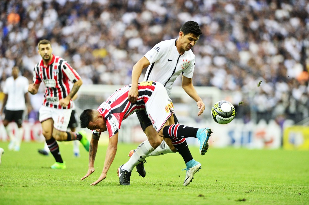 Faltou força ao São Paulo no meio-campo para eliminar o Corinthians 