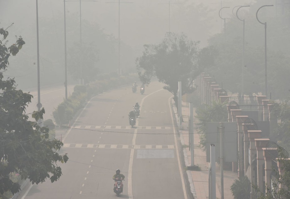 Poluição e neblina em 17 de novembro de 2021 em Nova Déli, Índia