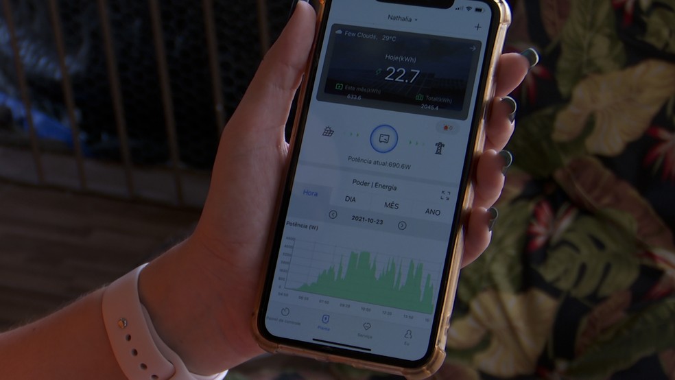 De R$ 800 por m�s, as contas de energia mal t�m chegado a R$ 200, uma economia de 75%.  � Foto: Reprodu��o/Tv Cabo Branco
