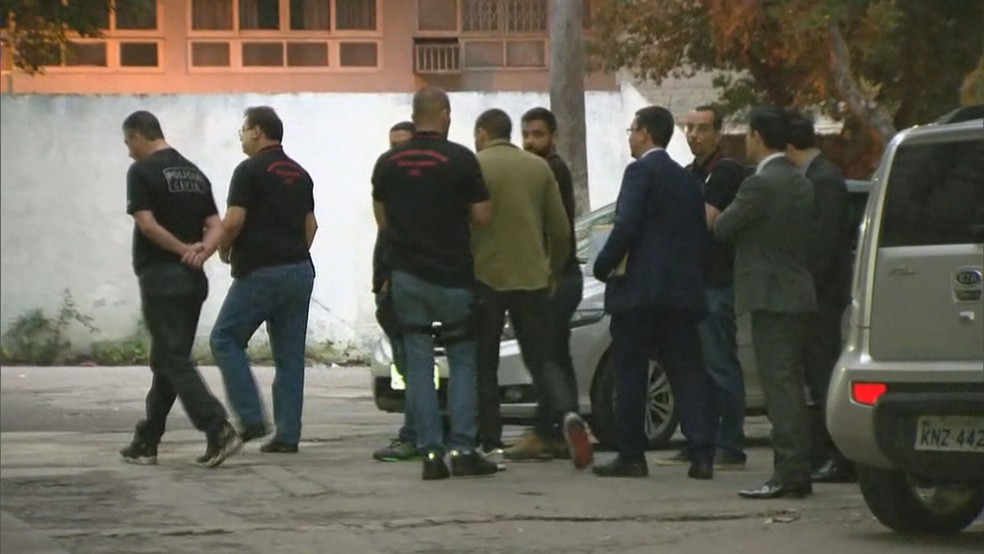 Os dois ex-gestores da Cruz Vermelha Luiz Alberto Lemos Sampaio e Richard Strauss Cordeiro Júnior são presos por peculato — Foto: TV Globo/Reprodução