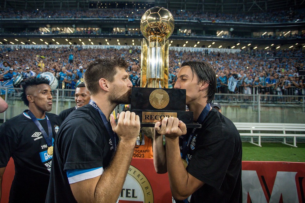 Kannemann e Geromel conquistaram quatro títulos juntos (Foto: Lucas Uebel / Grêmio, DVG)
