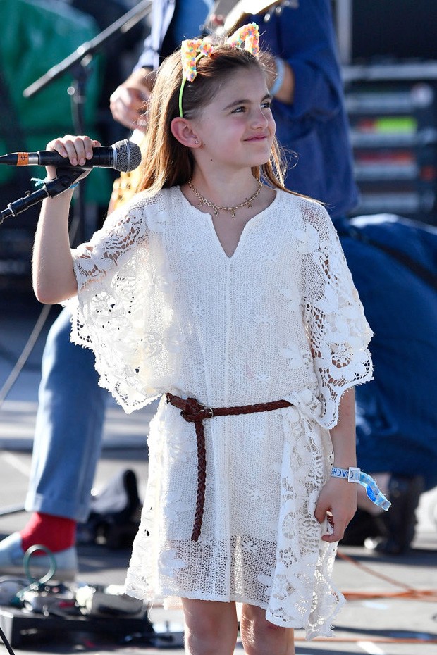 Filha de Alessandra Ambrosio, Anja Louise se apresenta no Coachella (Foto: Getty Images)