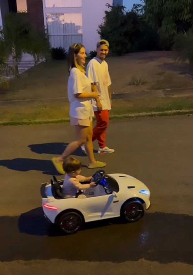 Virgínia compartilha vídeo de Maria Alice dirigindo mini Jaguar (Foto: Reprodução/Instagram)