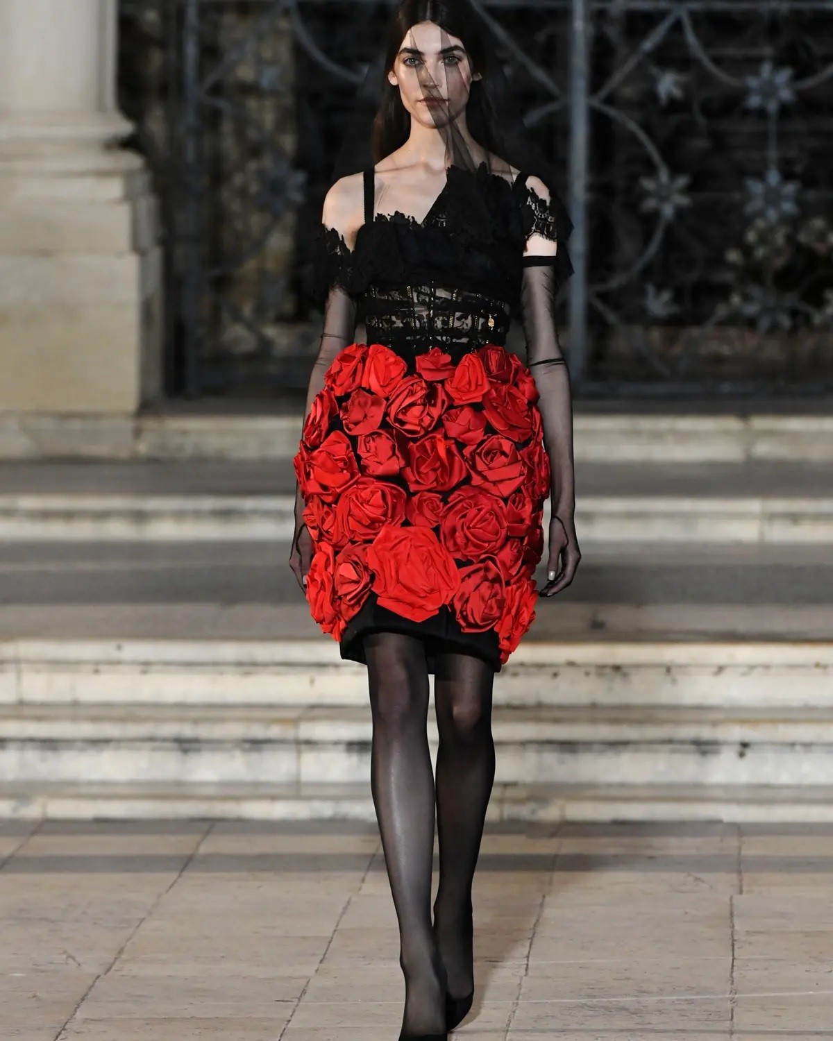 Rosas 3D são tendência (Foto: Dolce Gabbana)