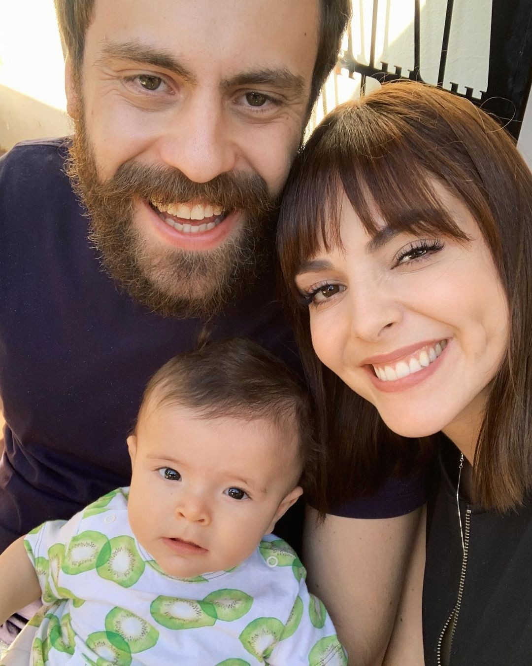 Tomás Bertoni, Titi Müller e o filhinho, Bento (Foto: Reprodução Instagram)
