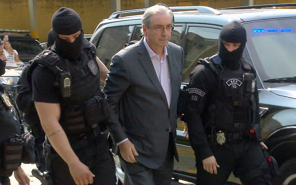 Eduardo Cunha quando fez exame de corpo de delito no IML de Curitiba (Foto: Reprodução/TV Globo)