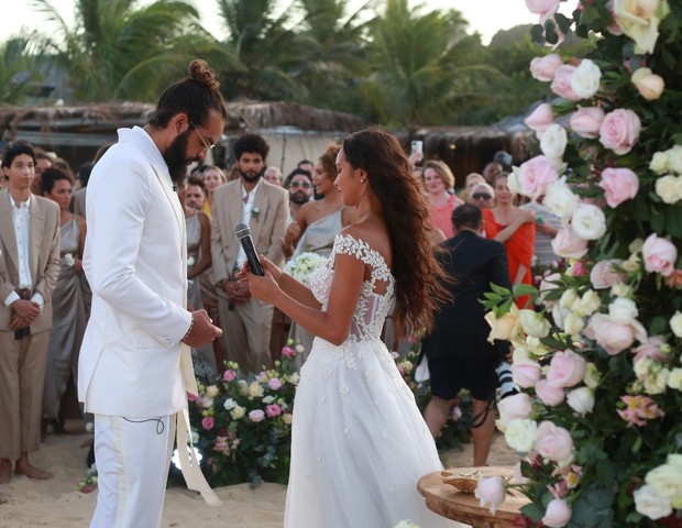 Lais Ribeiro e Joakim Noah se casam em Trancoso (Foto: Dilson Silva/AgNews)