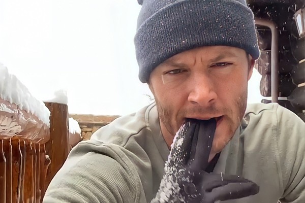 Astro de &amp;#39;Supernatural&amp;#39; posta vídeo limpando neve de casa e fãs entram em  polvorosa - Monet | Celebridades