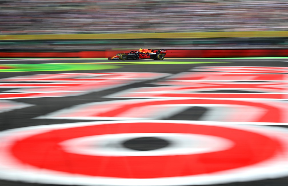 Sergio Pérez errou em sua última tentativa e ficou apenas em quarto no grid do GP da Cidade do México — Foto: Clive Mason/Getty Images