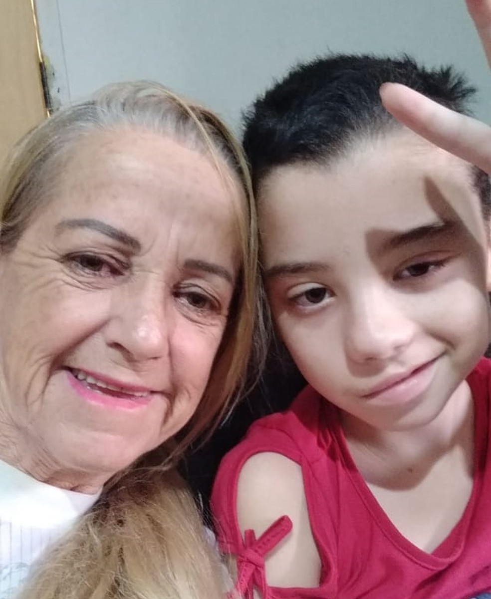 Grazielly se recupera ao lado da avó Marli — Foto: Arquivo Pessoal