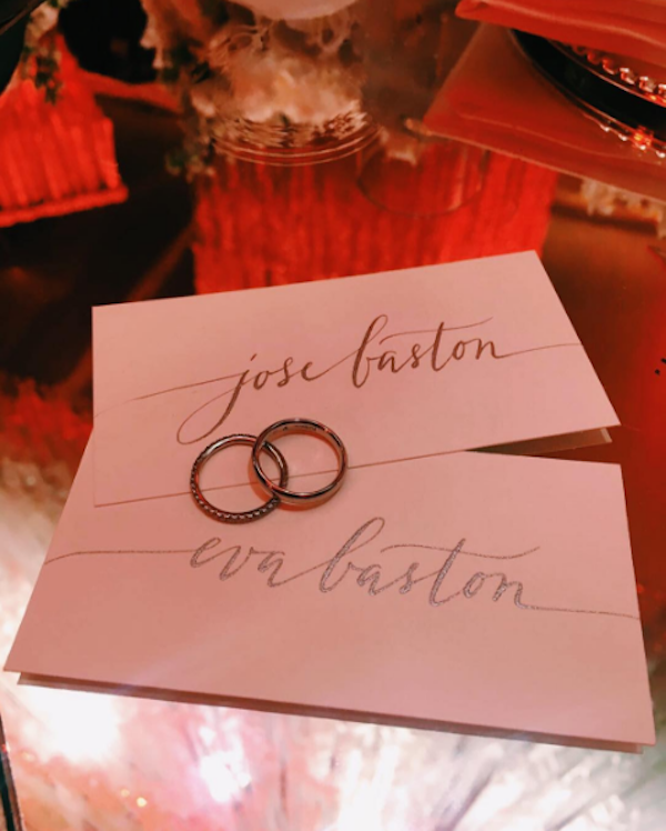 O convite e as alianças do casamento de Eva Longoria (Foto: Instagram)