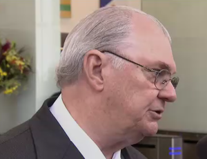 Presidente do Cruzeiro ataca Federação e vê benefício ao Galo