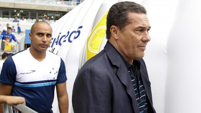 Luxemburgo acredita que reforços estão no departamento médico