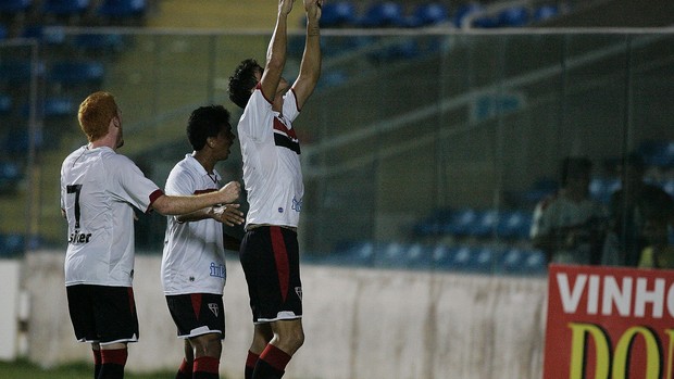 Jogadores do Ferroviário comemoram gol contra o São Benedito (Foto: Kid Júnior/Agência Diário)