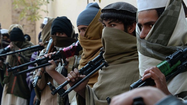 Militantes talibãs são vistos no Afeganistão (Foto: Getty Images)