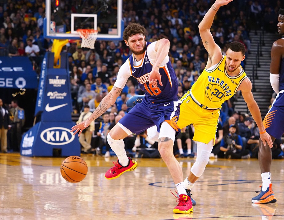 Kevin Durant deixa jogo machucado, Warriors sofrem apagão e perdem para os Suns