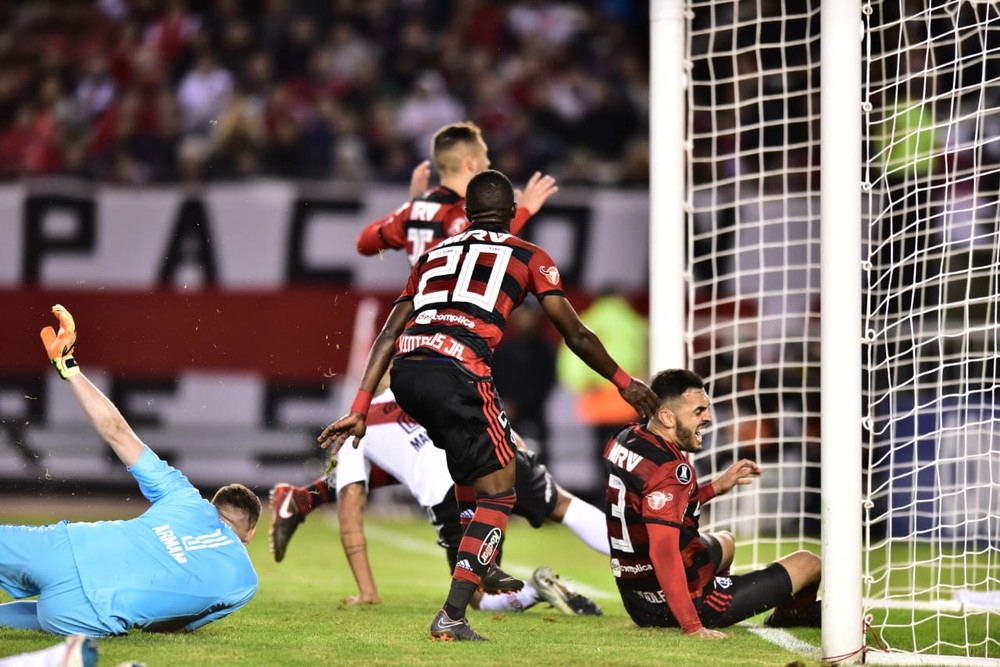 Fla faz jogo cauteloso demais e com inspiração de menos diante do River, veja a análise do jogo