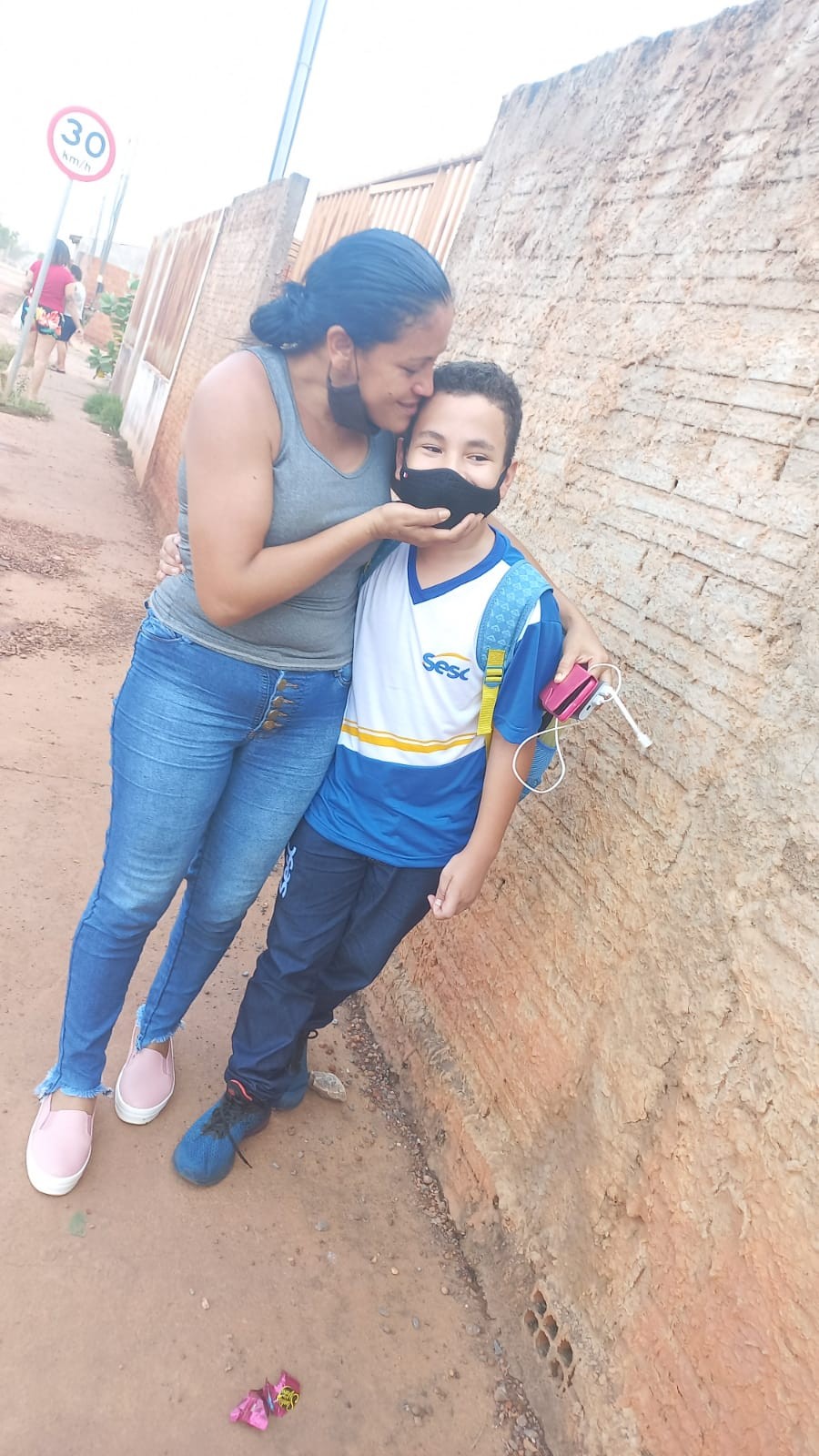 Menino de 9 anos desaparece após sair de colégio em Cuiabá e é encontrado perdido em ônibus