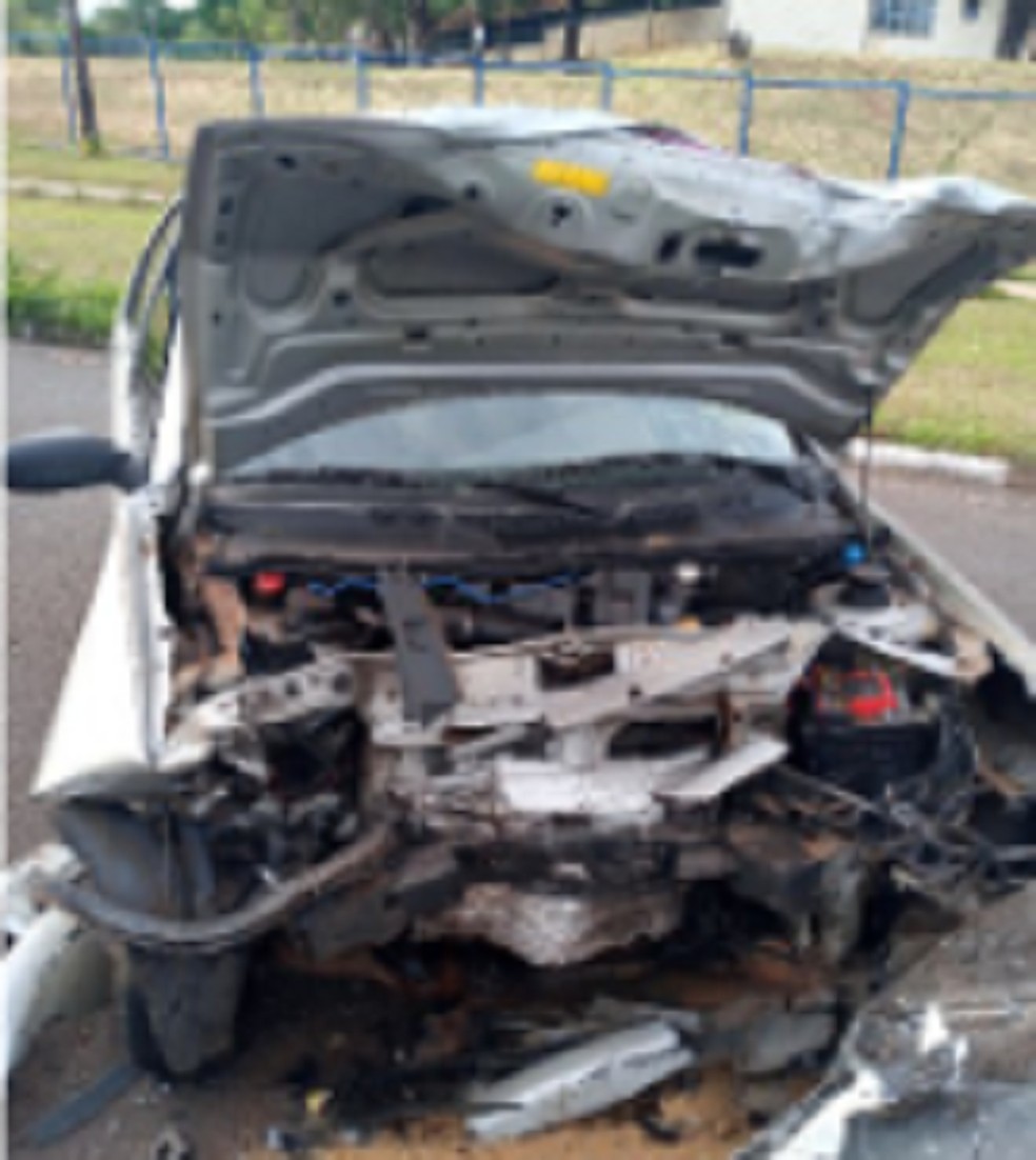 Homem morre após colisão entre dois carros na Rodovia Arthur Boigues Filho — Foto: Polícia Militar