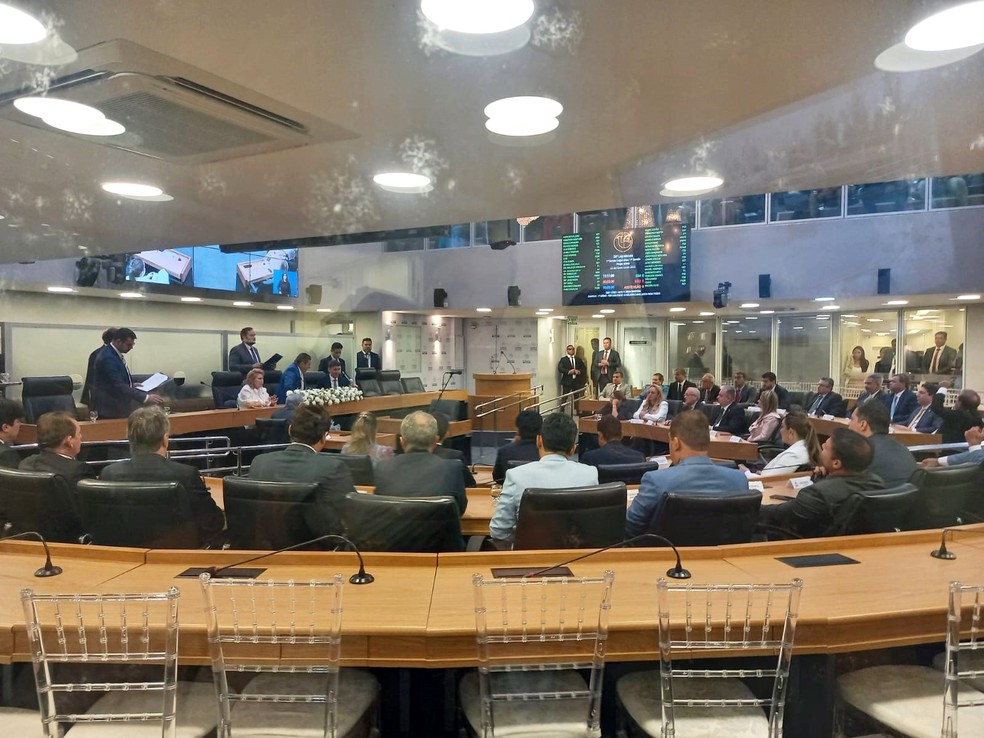 Votação da mesa diretora da ALPB aconteceu após posse dos deputados eleitos — Foto: Angélica Nunes/Jornal da Paraíba 