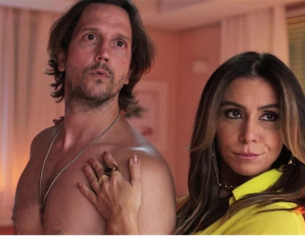 Paula (Giovanna Antonelli) e Neném (Vladimir Brichta) vivem dilema de corpos trocados (Foto: TV Globo)