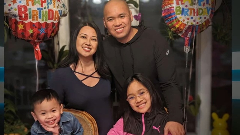 Paulo Santos posa com a esposa e filhos — Foto: Arquivo pessoal