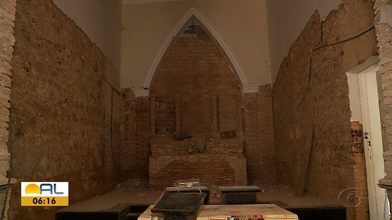 Moradores denunciam que obra na igreja de São Miguel dos Milagres pode retirar elementos originais do século XVII 