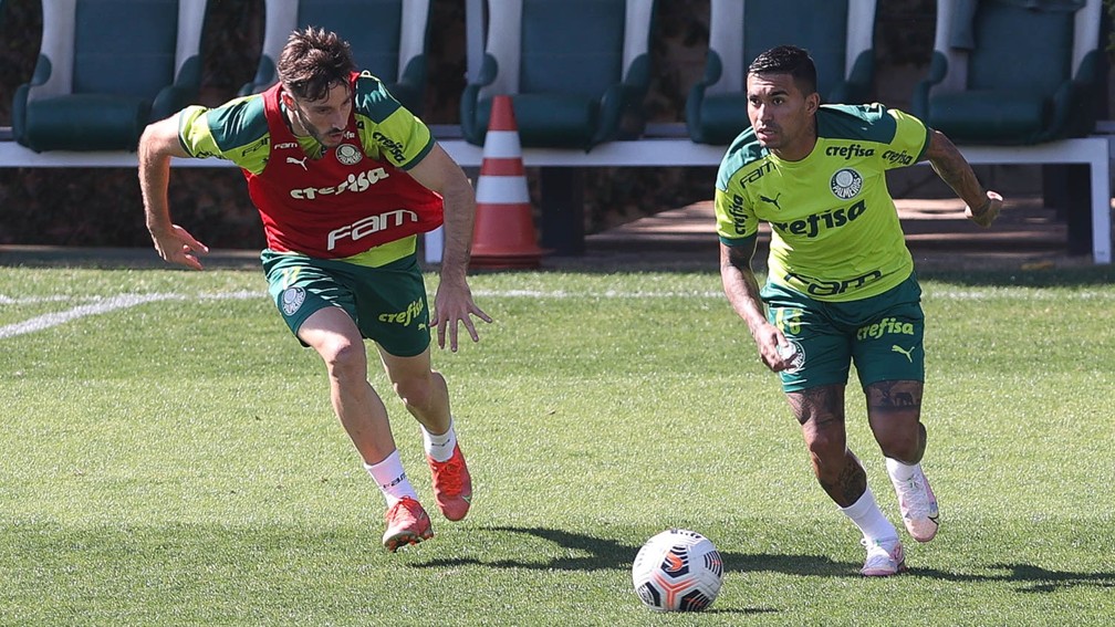 Matías Viña e Dudu na Academia do Palmeiras — Foto: Cesar Greco / Ag. Palmeiras
