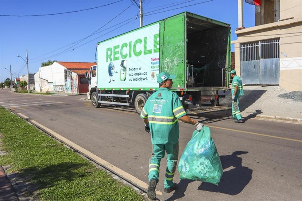 Coleta de lixo em Curitiba — Foto: Daniel Castellano/SMCS