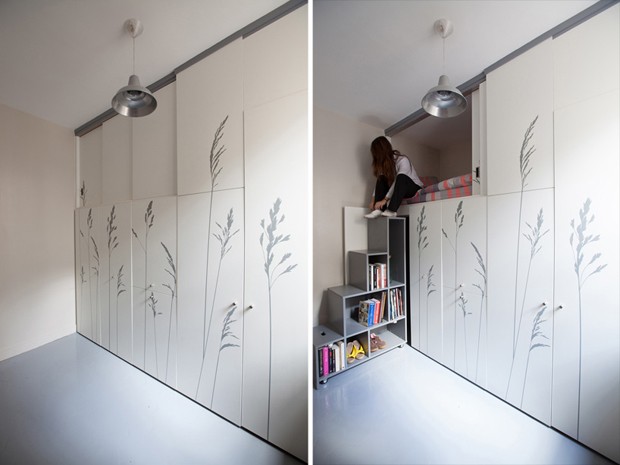 A escada de acesso à cama também serve de estante para livros (Foto: Reprodução/DesignBoom)