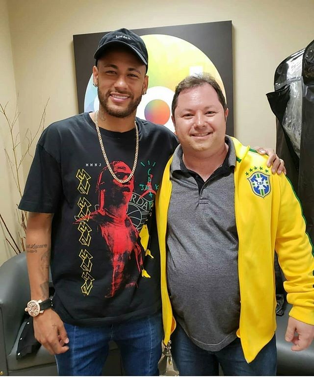 Neymar e o humorista Alexandre Porpetone (Foto: Reprodução / Instagram)
