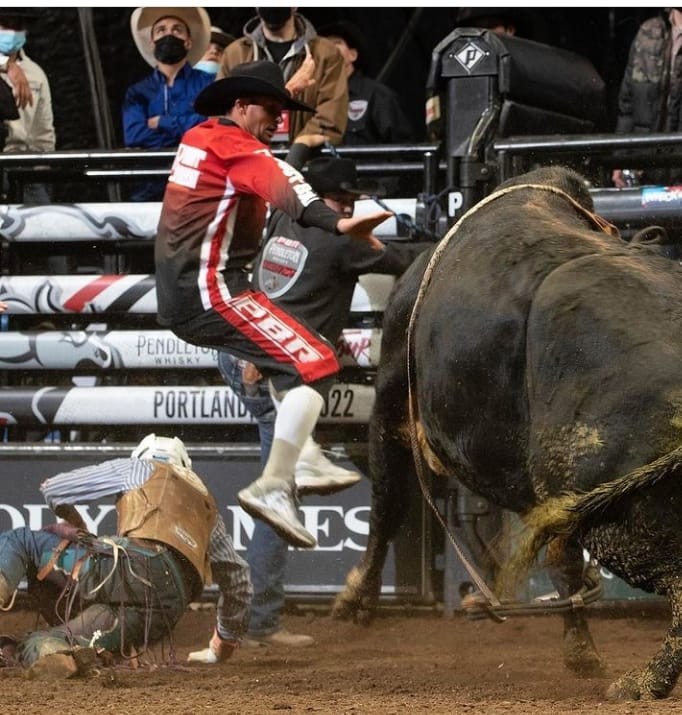 Conheça o primeiro brasileiro a atuar como salva-vidas no mundial de  rodeios nos EUA - Revista Globo Rural