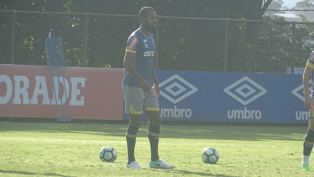 Thiago Neves treina novamente, e Mano não esboça time titular para pegar o Santos