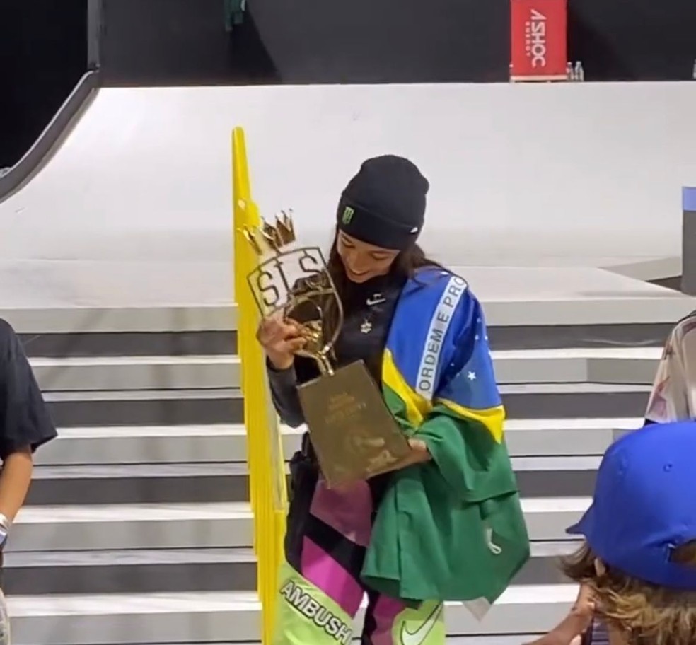 Rayssa campeã do SLS SUper Crown — Foto: Júlia Gumarães