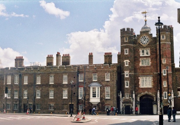 St. James Palace, em Londr5es (Foto: Elisa.rolle, CC BY-SA 3.0 <https://creativecommons.org/licenses/by-sa/3.0>, via Wikimedia Commons)